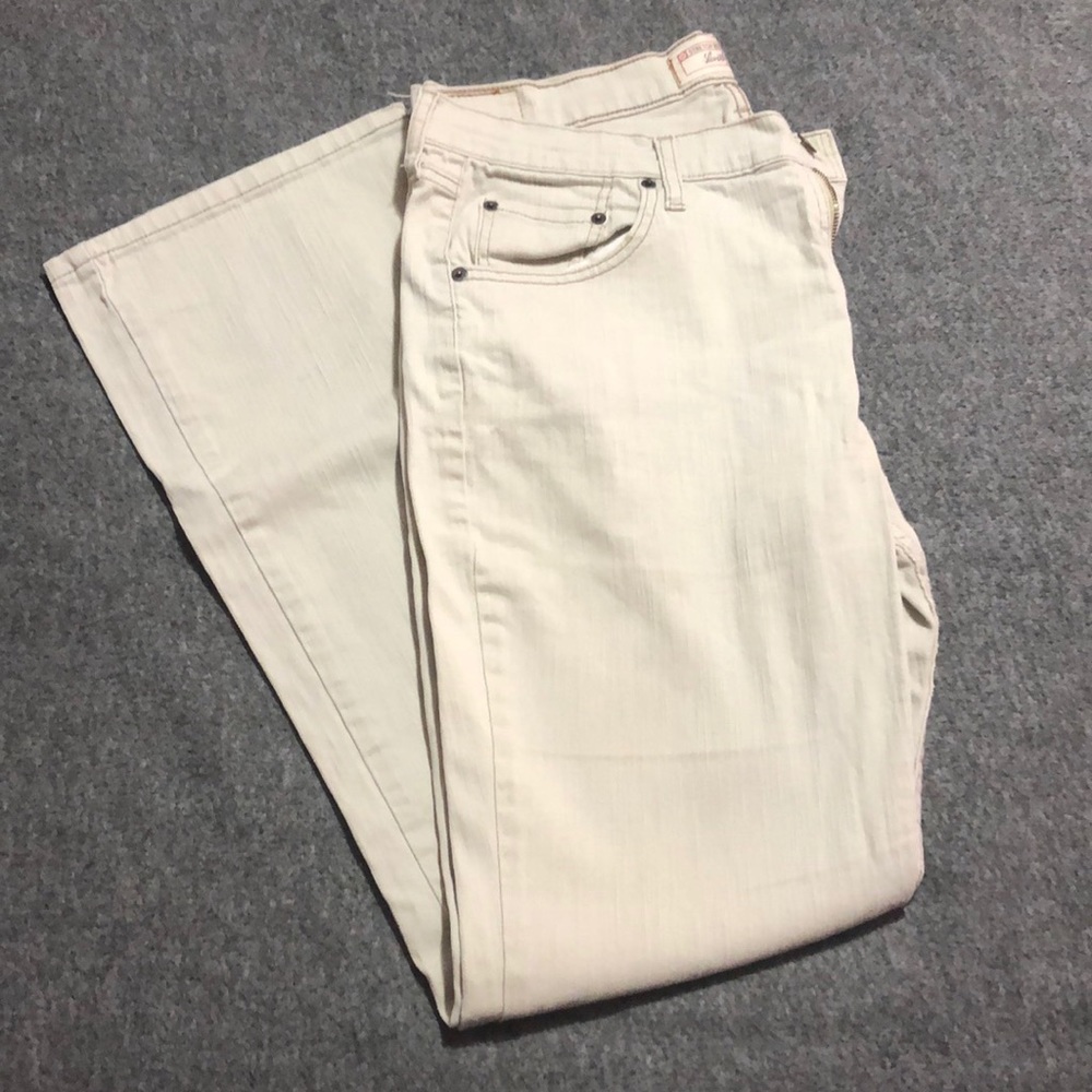 Levi’s Bootcut light Tan/Taupe Jeans